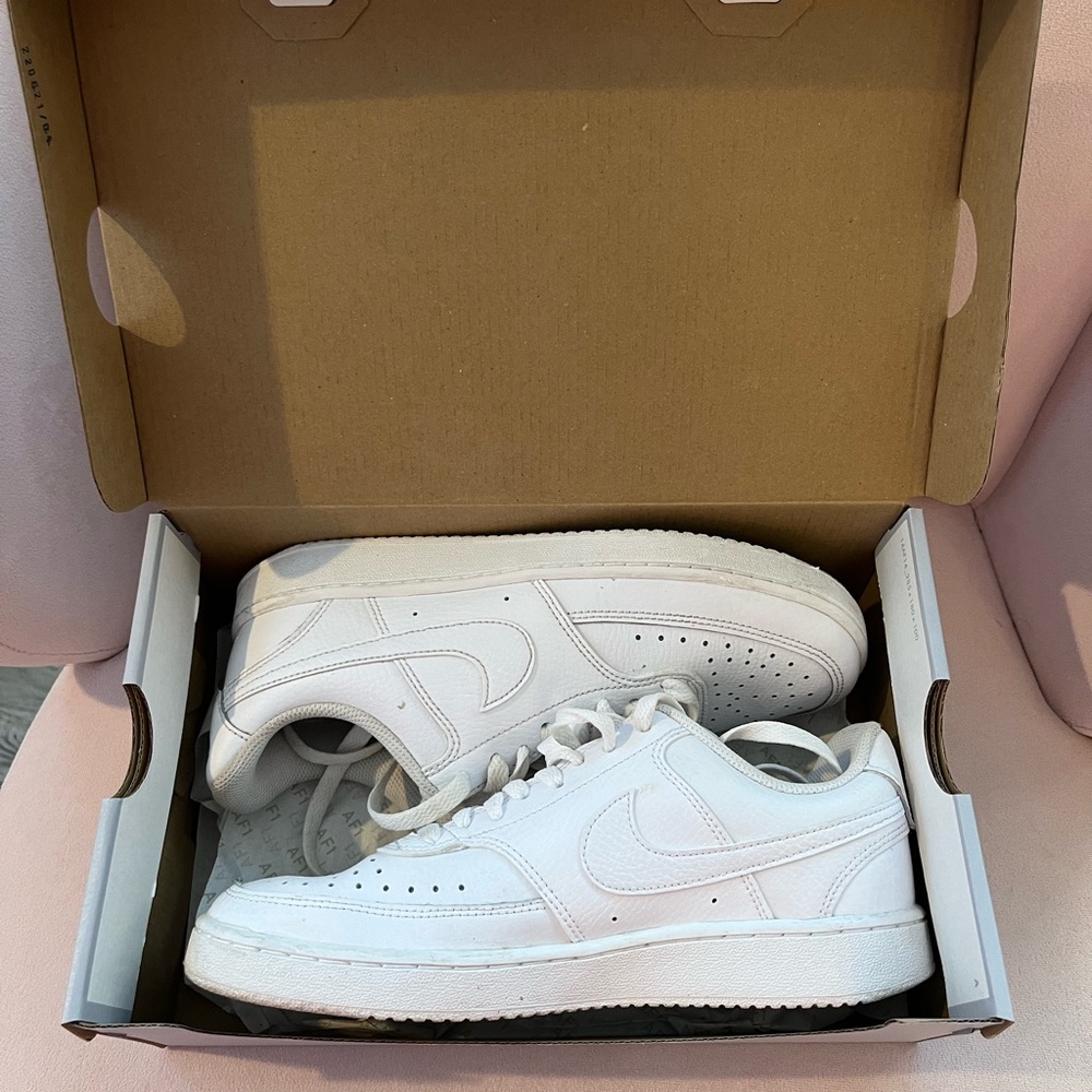 Nike Women’s Air Force 1’s Size US 7